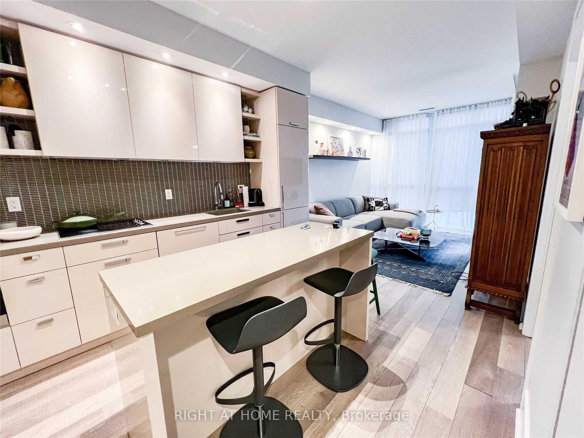 32 Davenport Road Unit 1106 photo 13