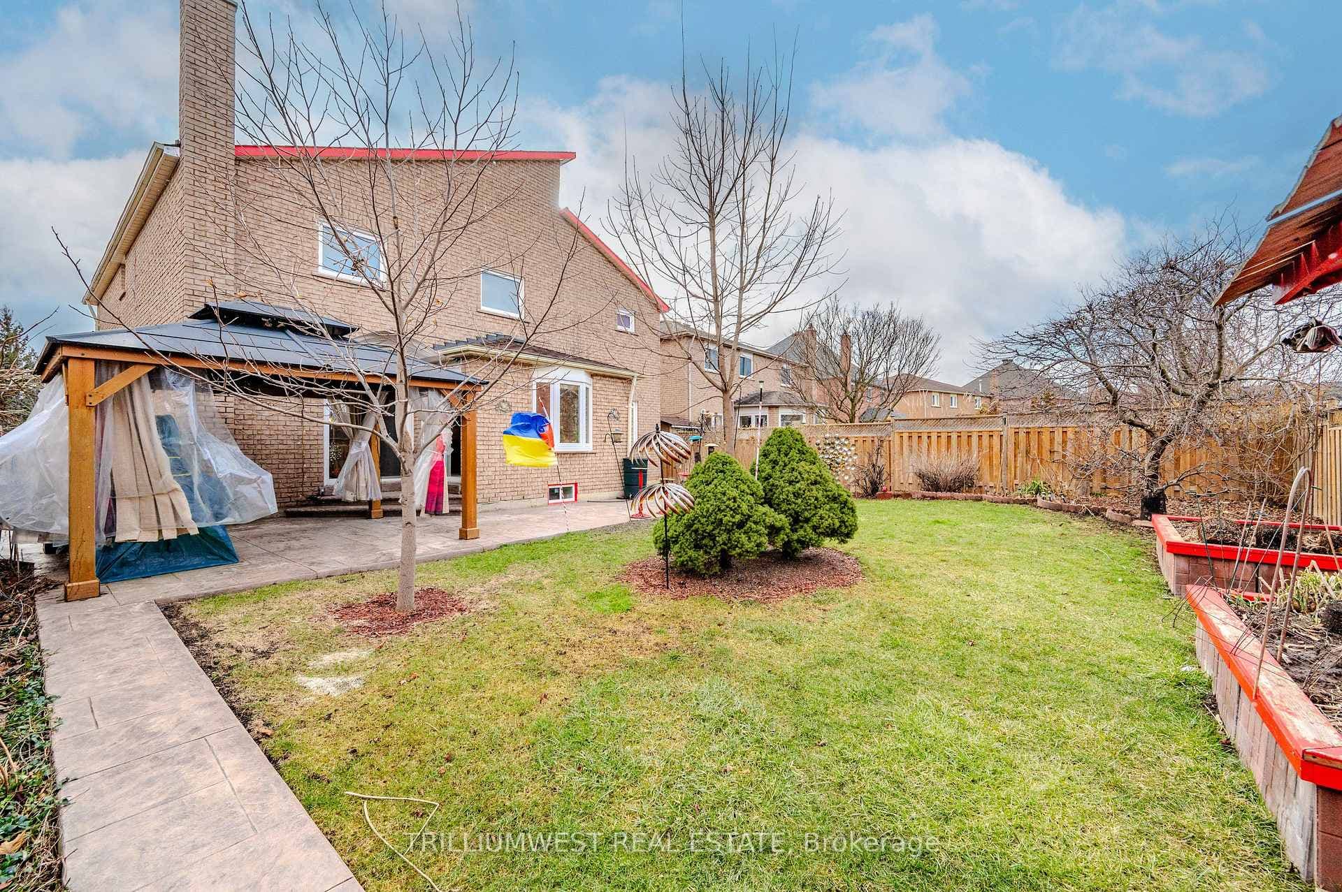 65 Treanor Crescent photo 36