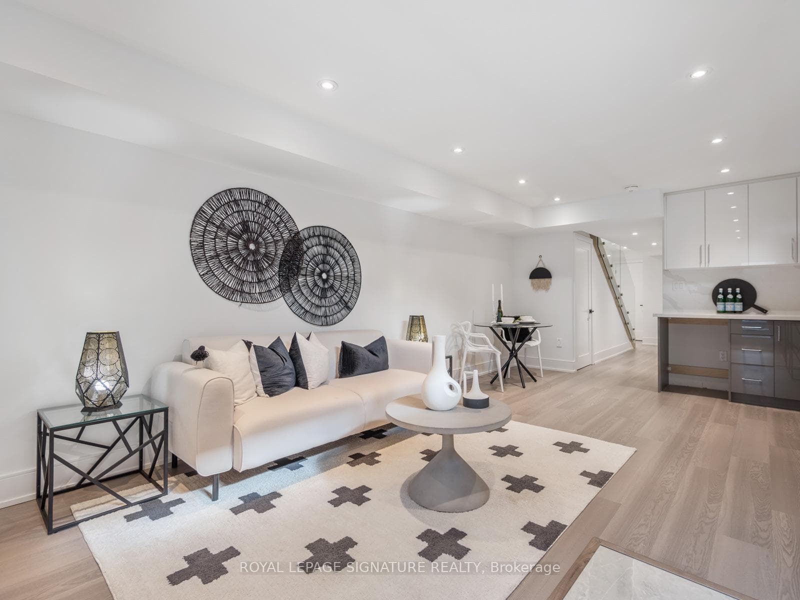 80 Holborne Avenue photo 32