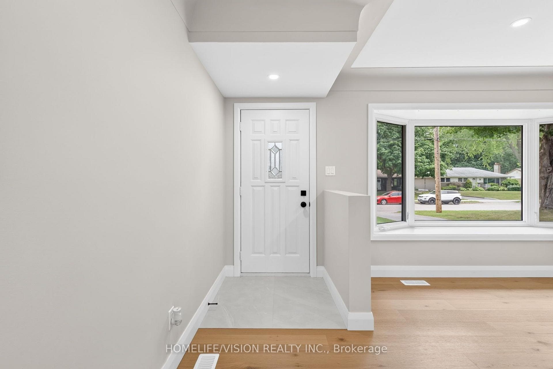 377 Griffith Street photo 4