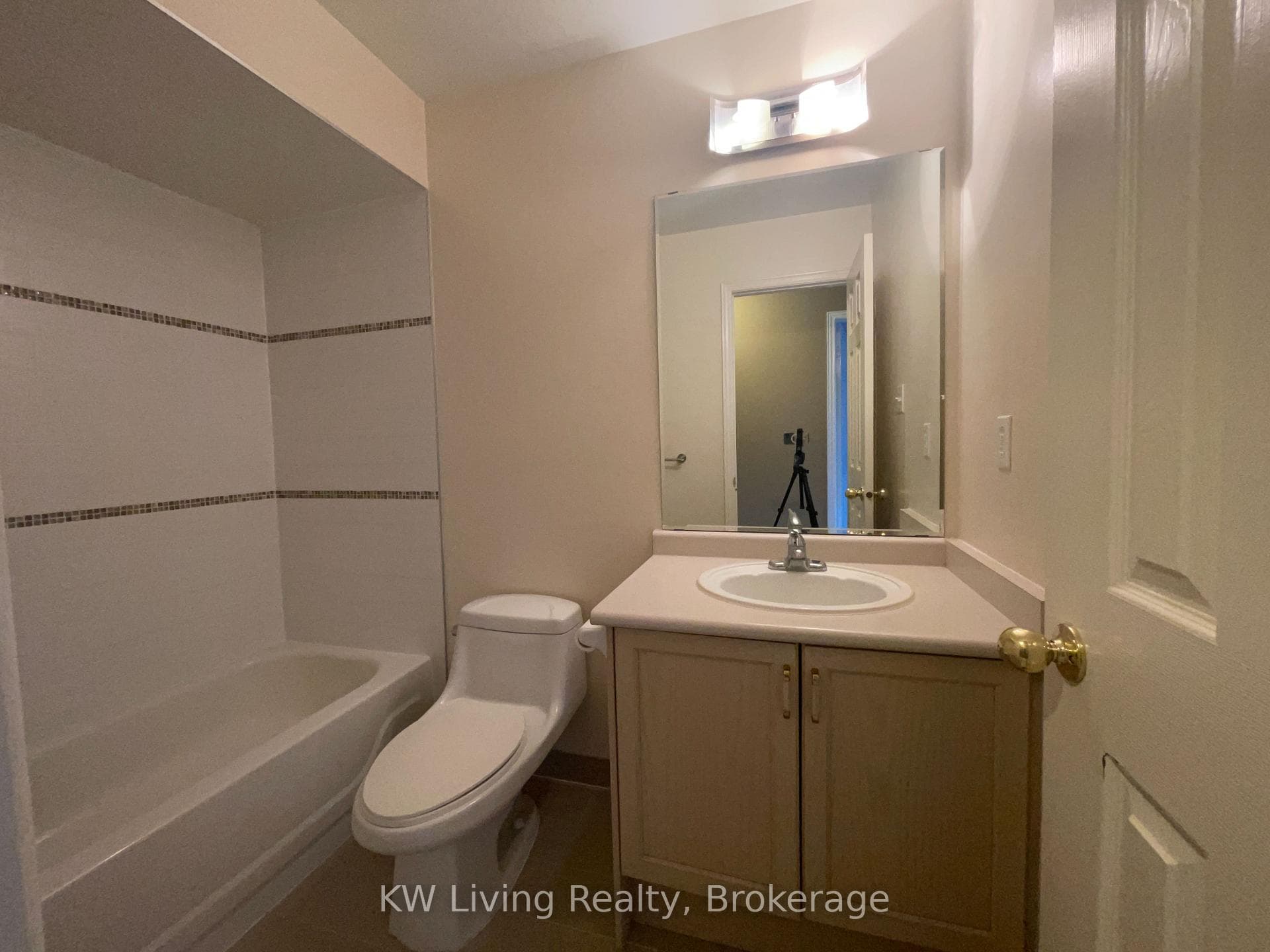 60 Coburg Crescent photo 28
