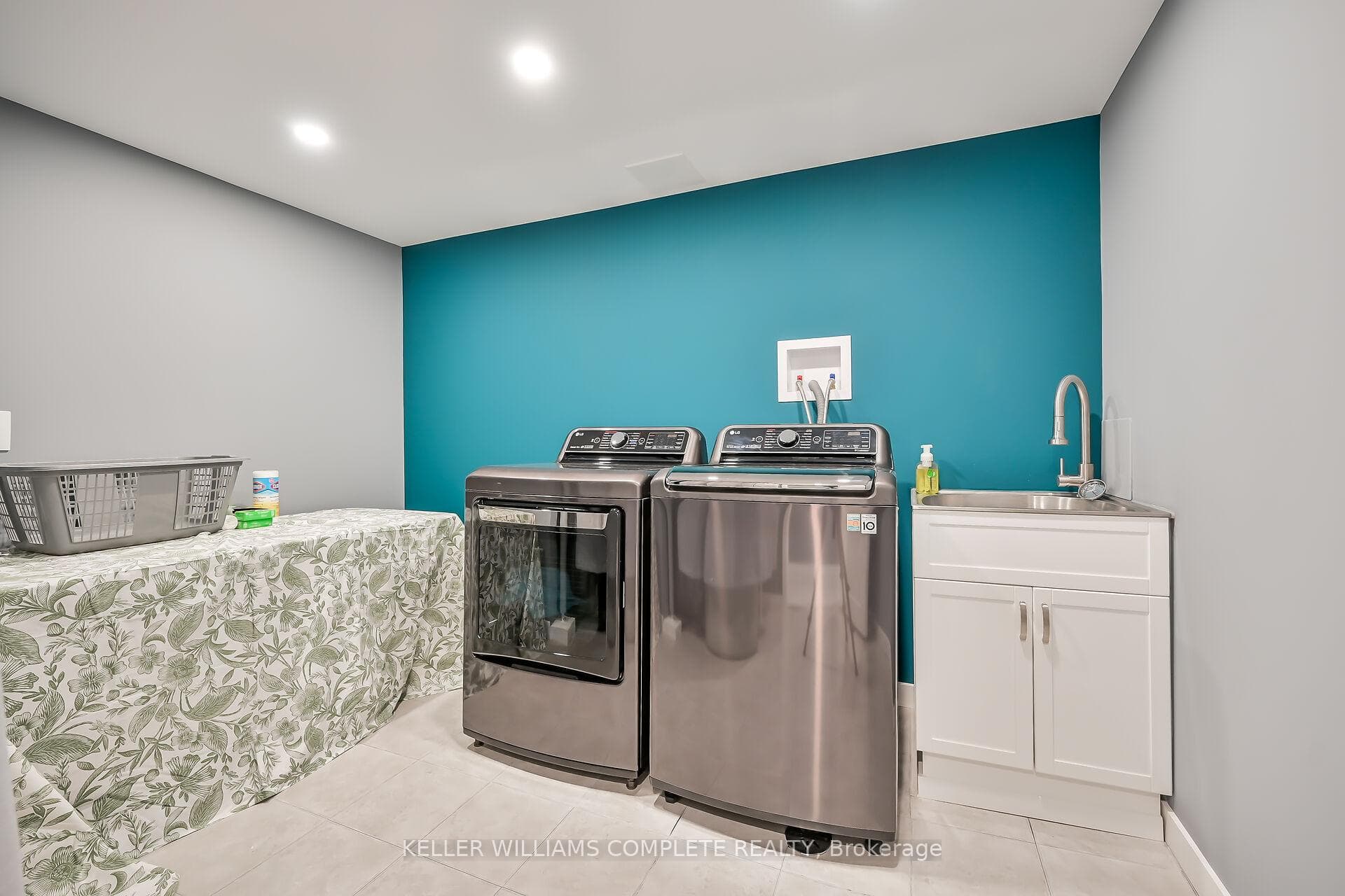 1550 Newlands Crescent Unit 10 photo 36