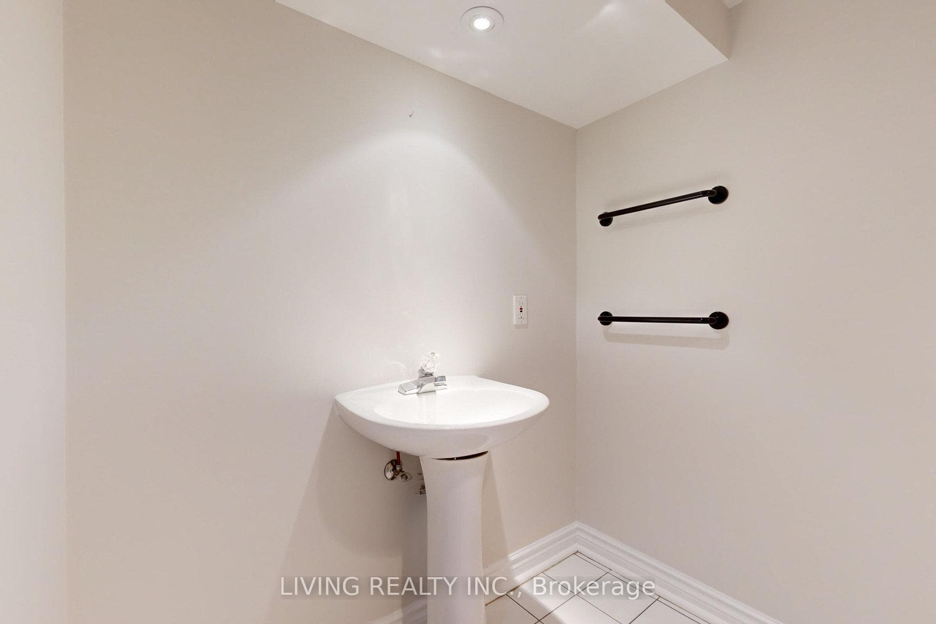 135 Valleymede Drive photo 27