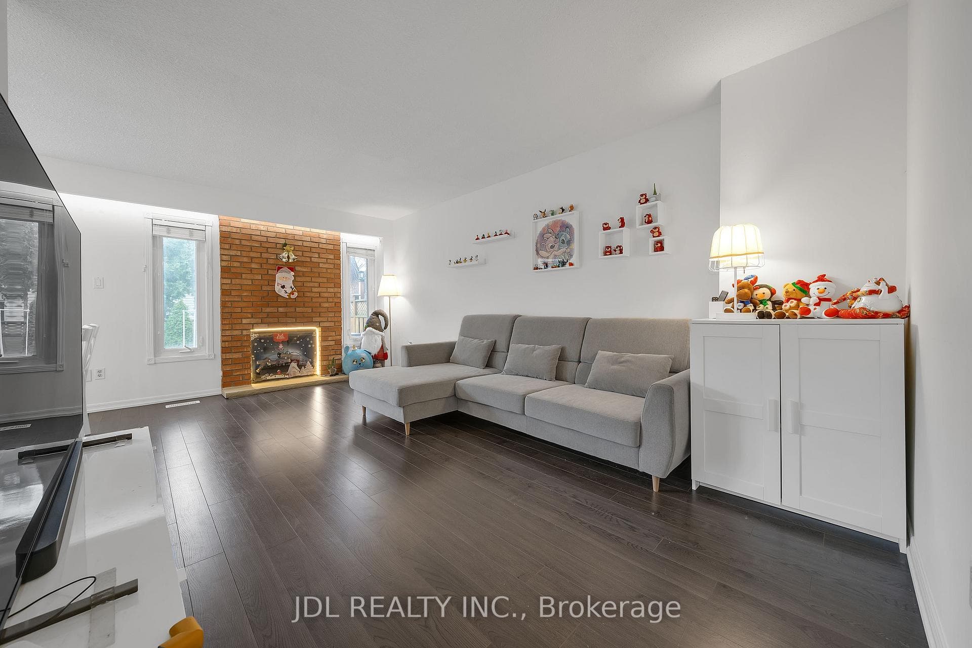 83 Reginald Crescent photo 6