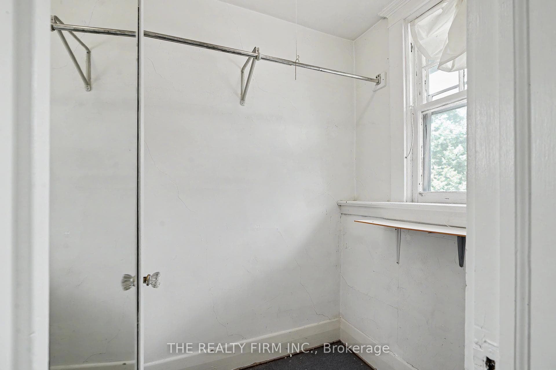 925 Maitland Street photo 12