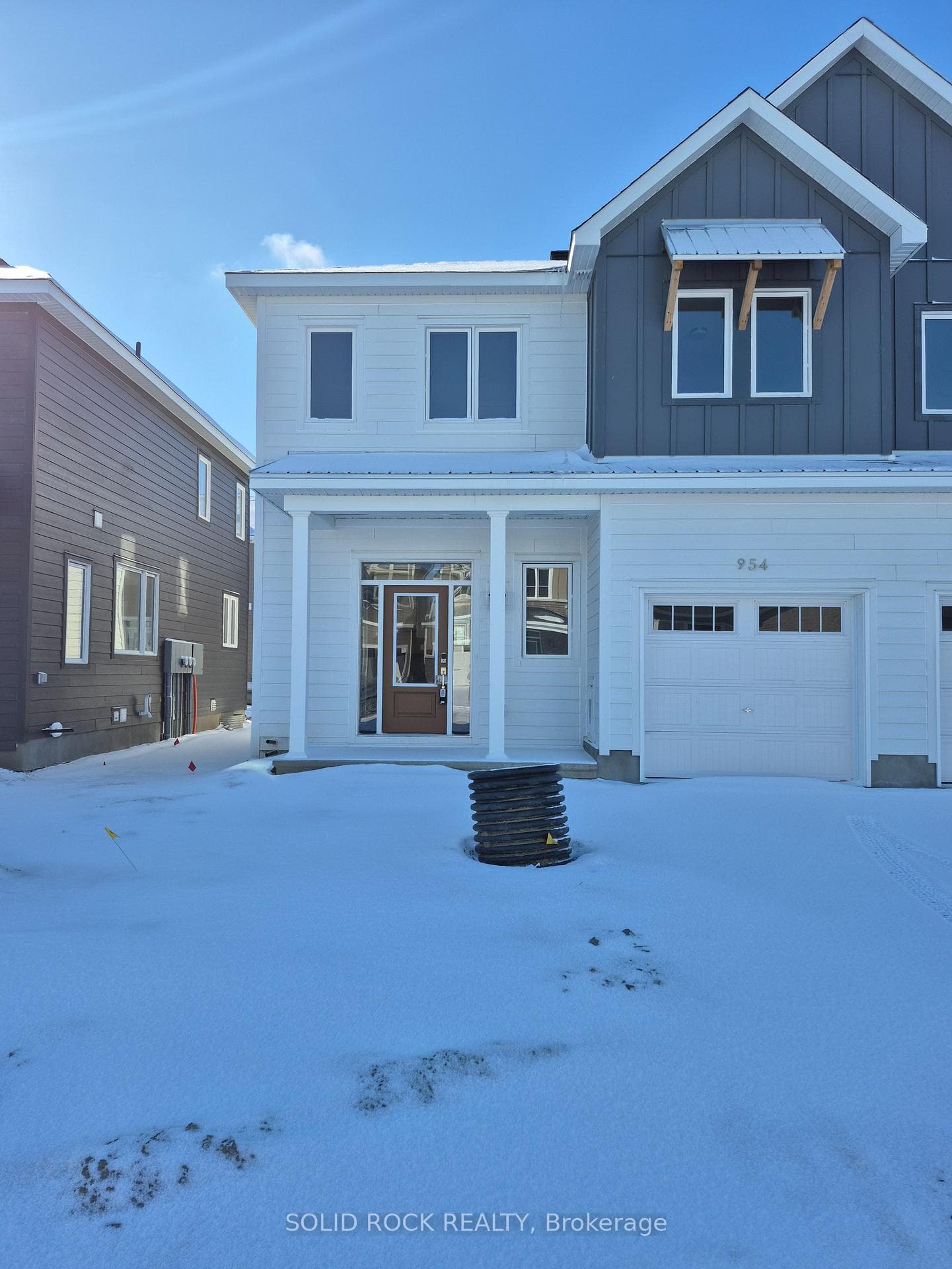 954 Seagrave Lane photo 1