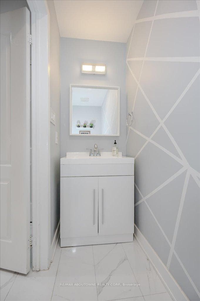 2Pc washroom