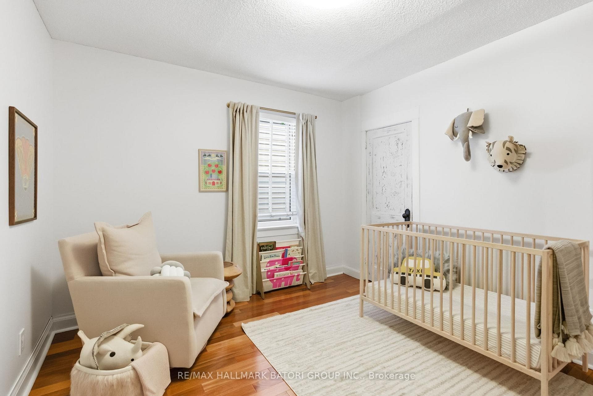249 Glebeholme Boulevard photo 18