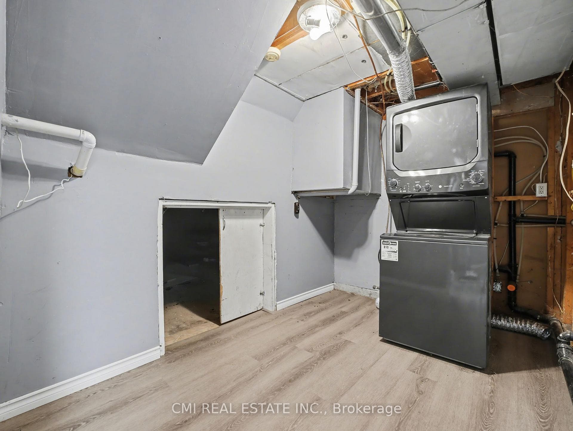 4306 East Avenue photo 20
