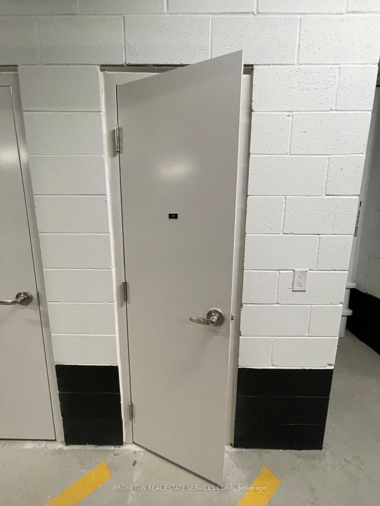 85 McMahon Drive Unit 2015 photo 24