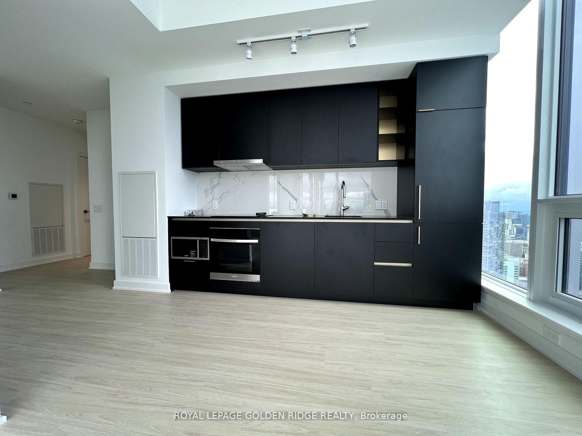 8 Wellesley Street Unit PH02 photo 5