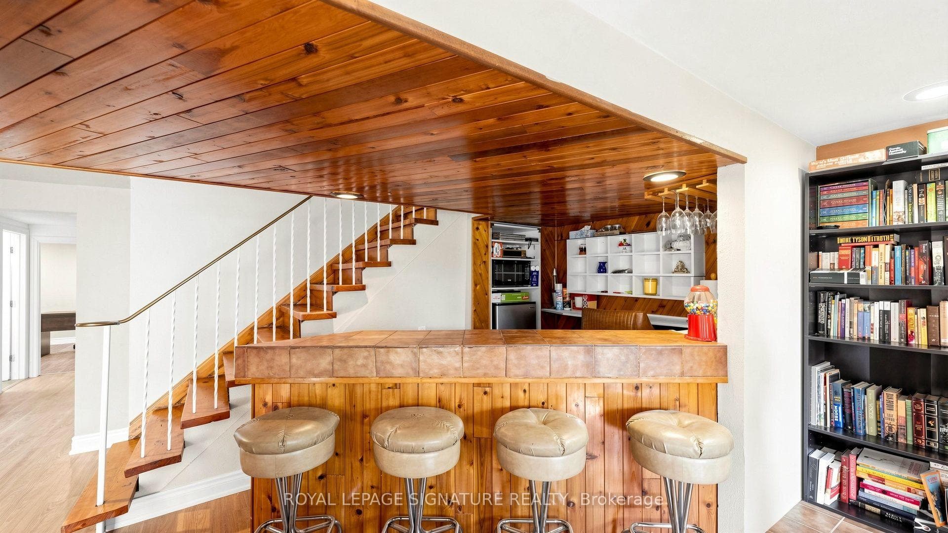 134 Oakmeadow Boulevard photo 14