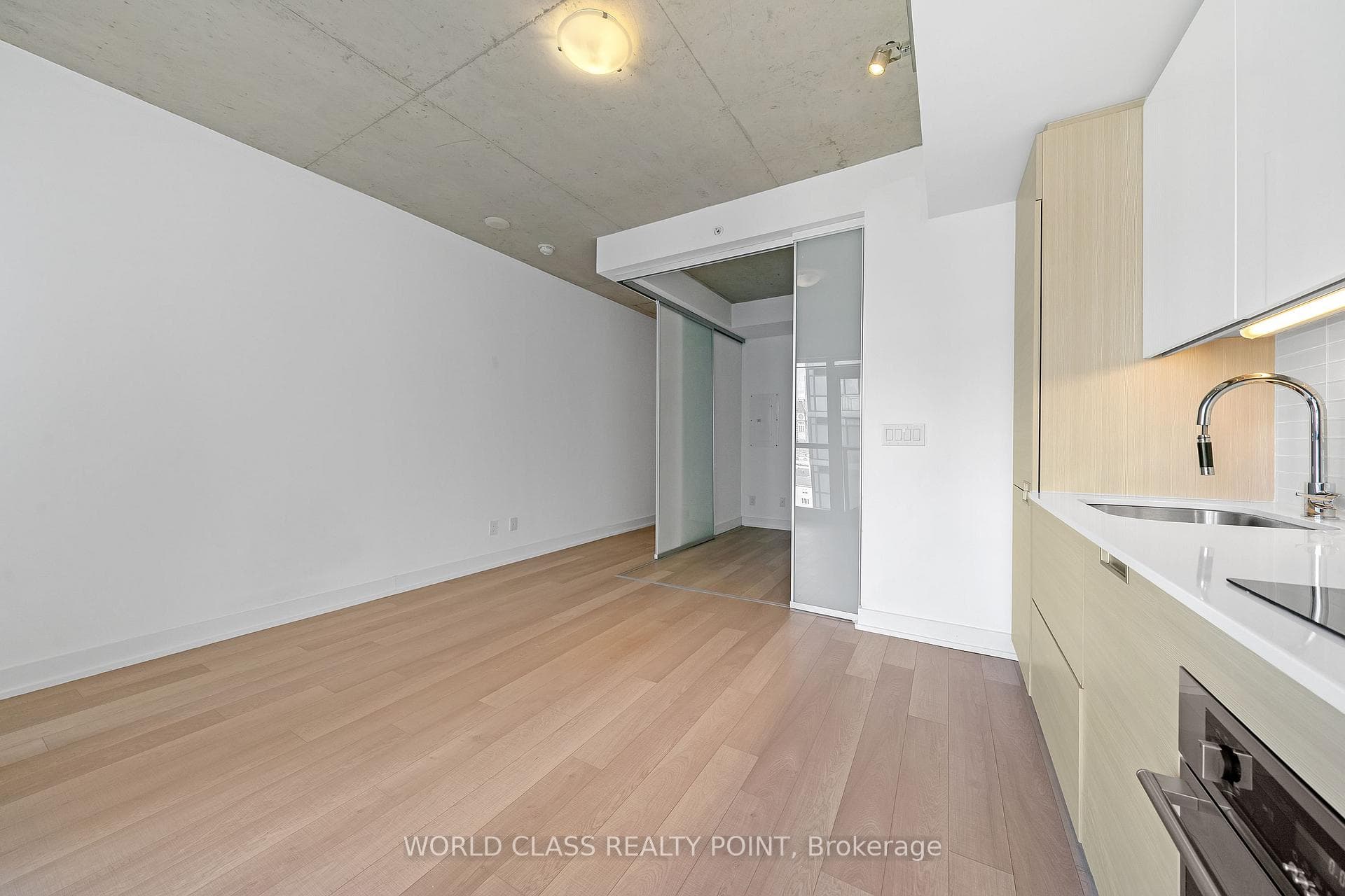 210 Simcoe Street Unit 1202 photo 9