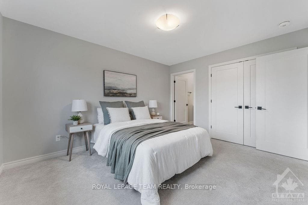 892 REAUME Street photo 15