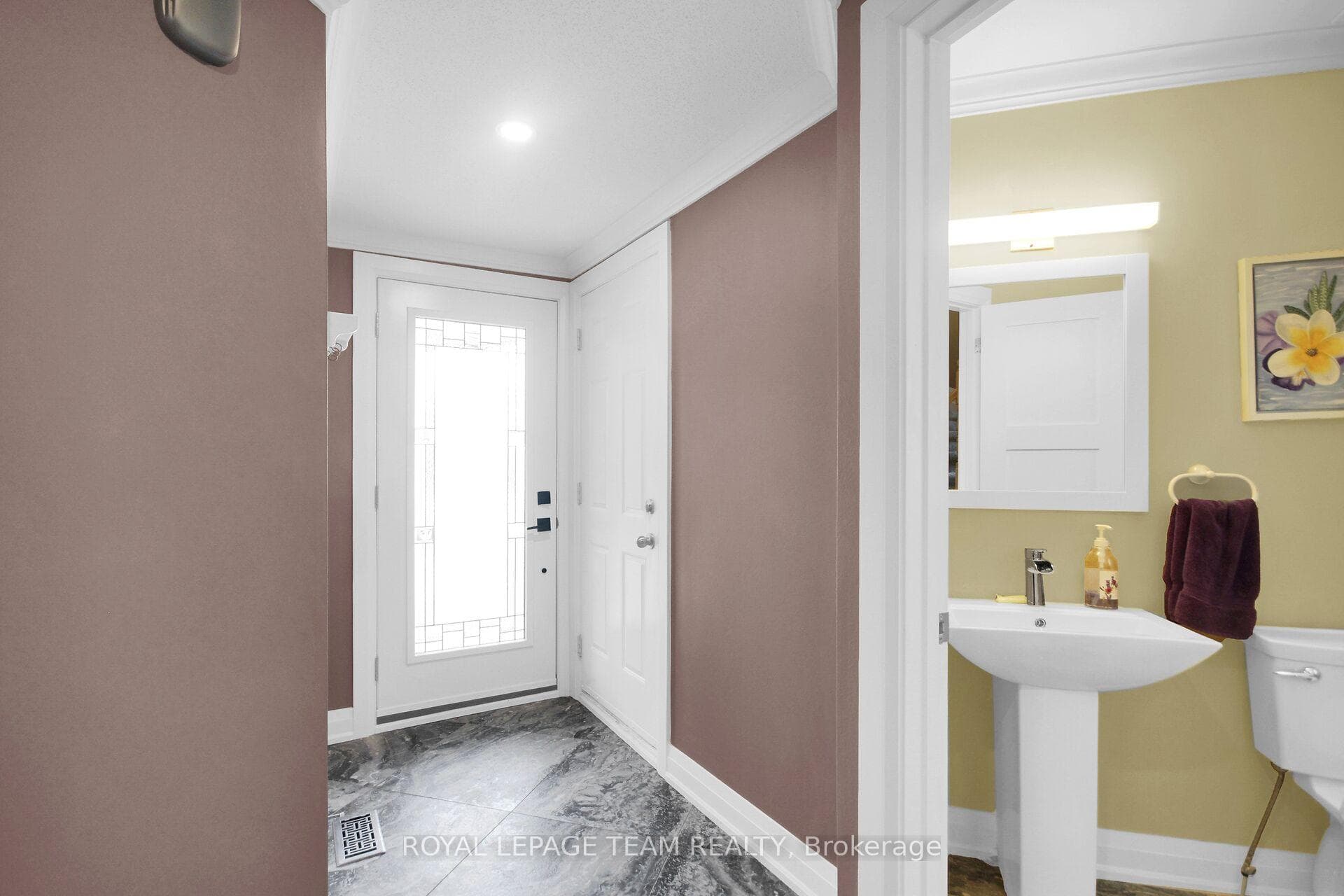 18 Longshire Circle photo 3