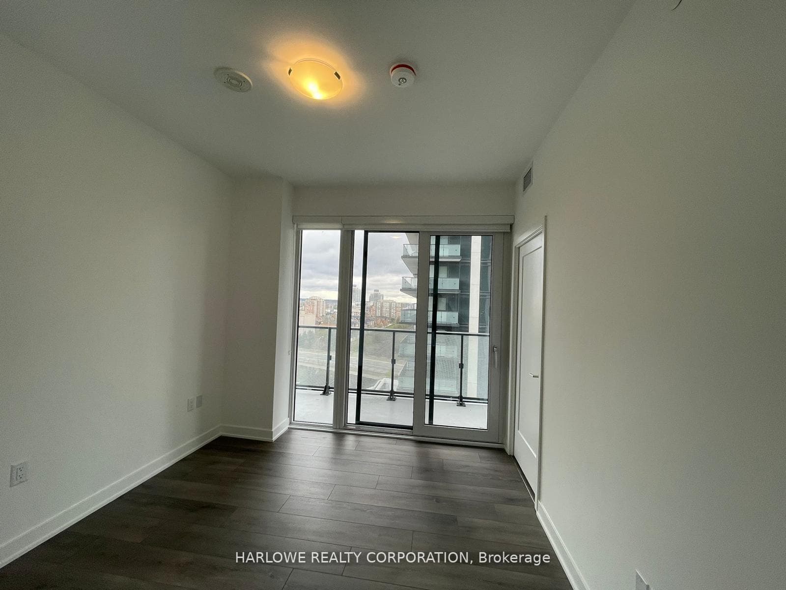 95 Oneida Crescent Unit 1203 photo 5