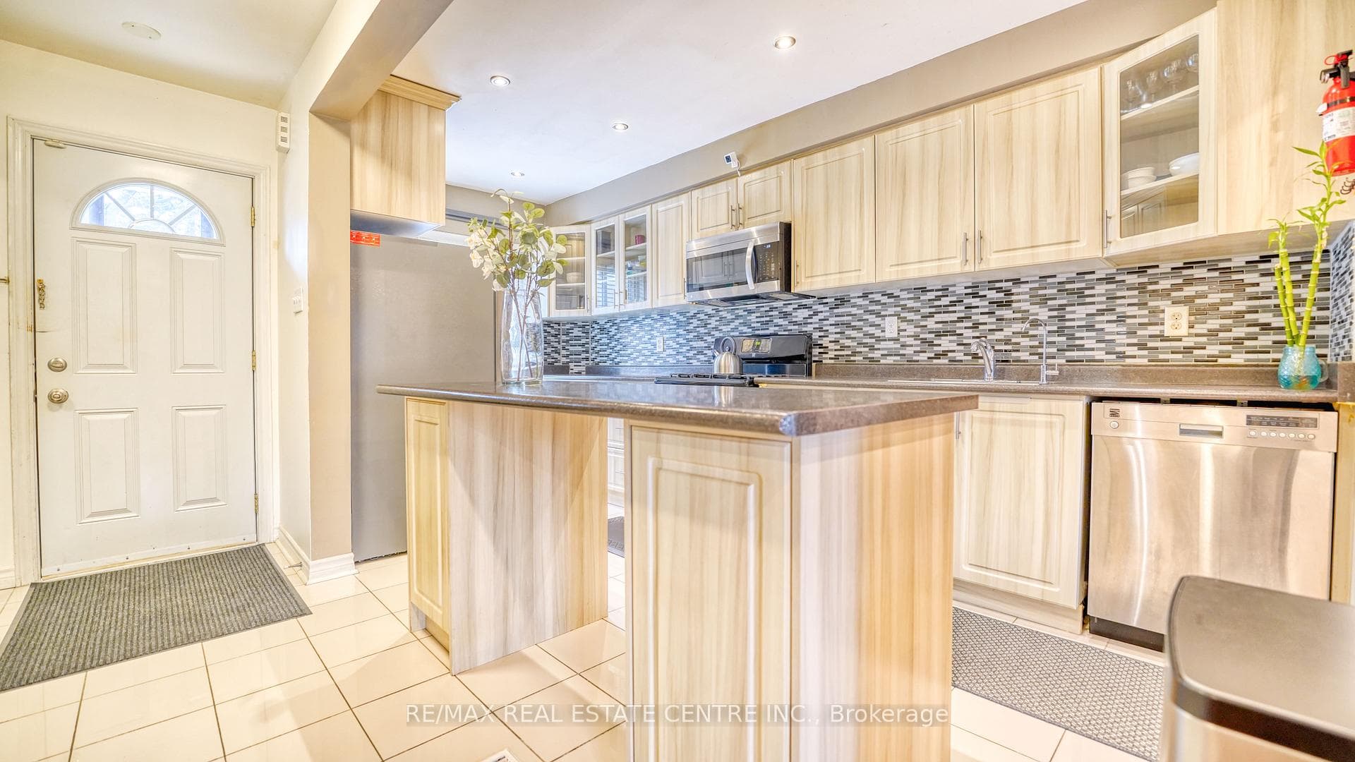 46 Dearbourne Boulevard Unit 21 photo 4