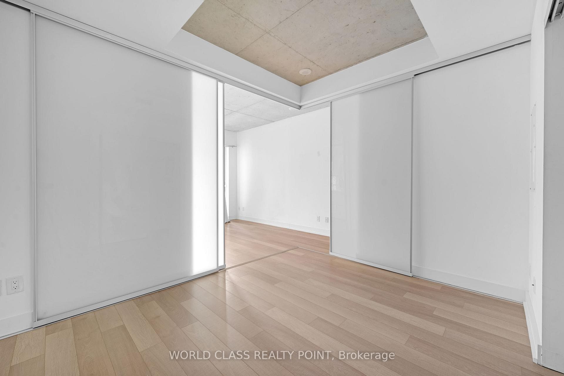 210 Simcoe Street Unit 1202 photo 11