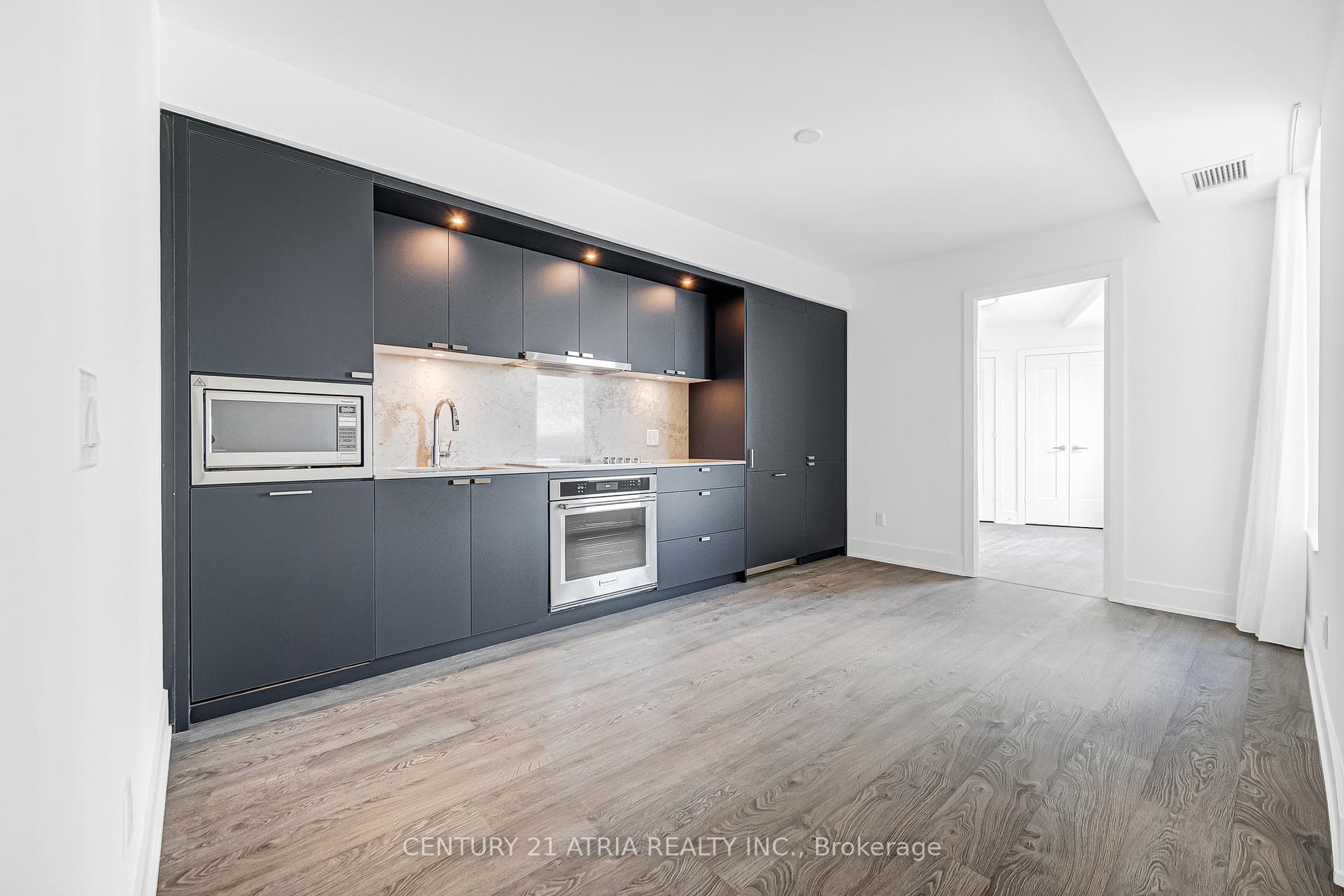 259 The Kingsway N/A Unit 701 photo 13