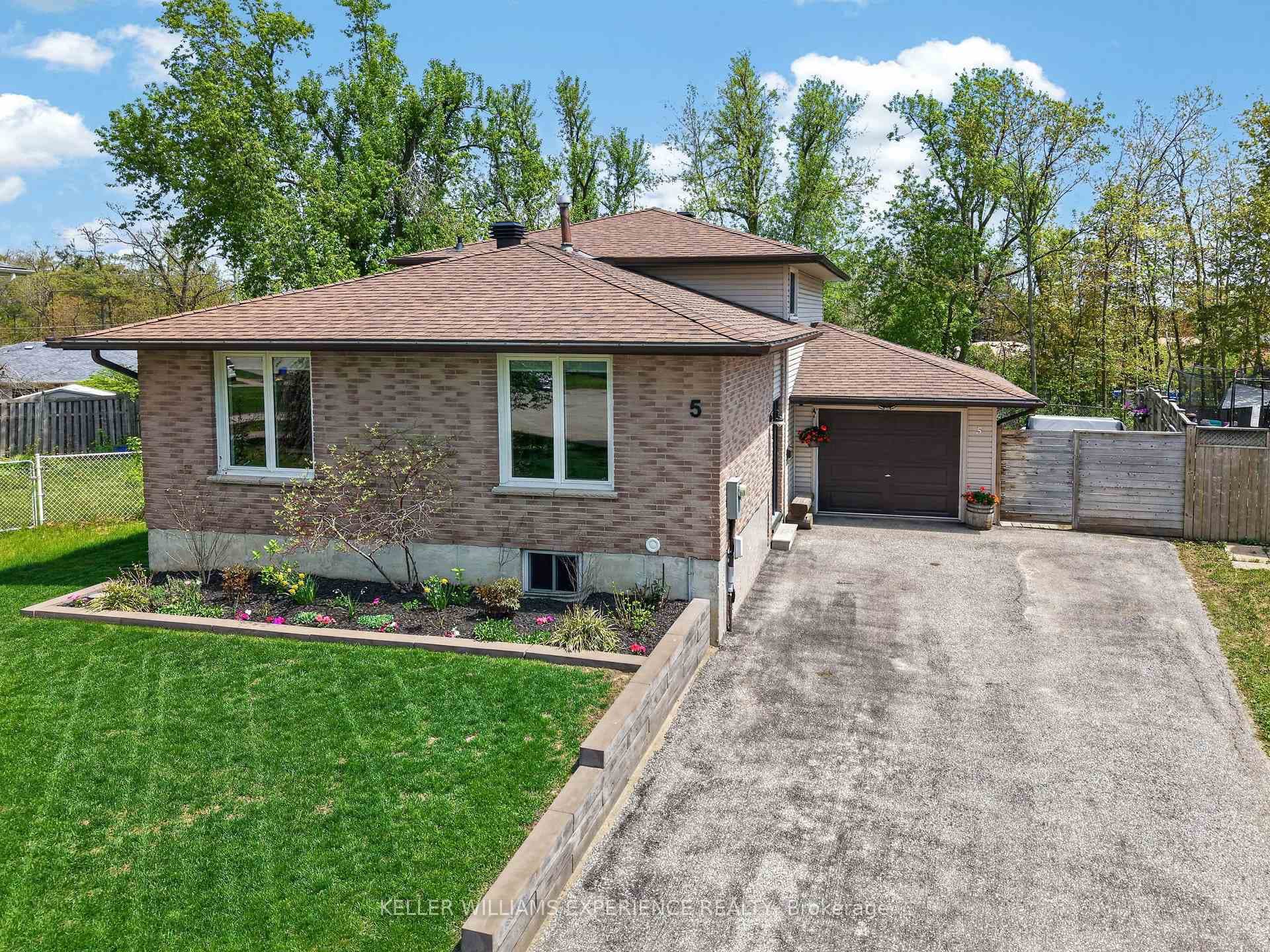 5 Atwood Court photo 1