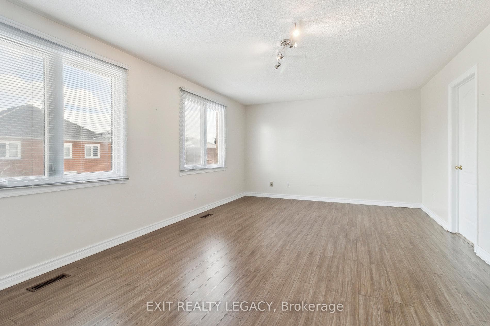 122 Ventura Way photo 22