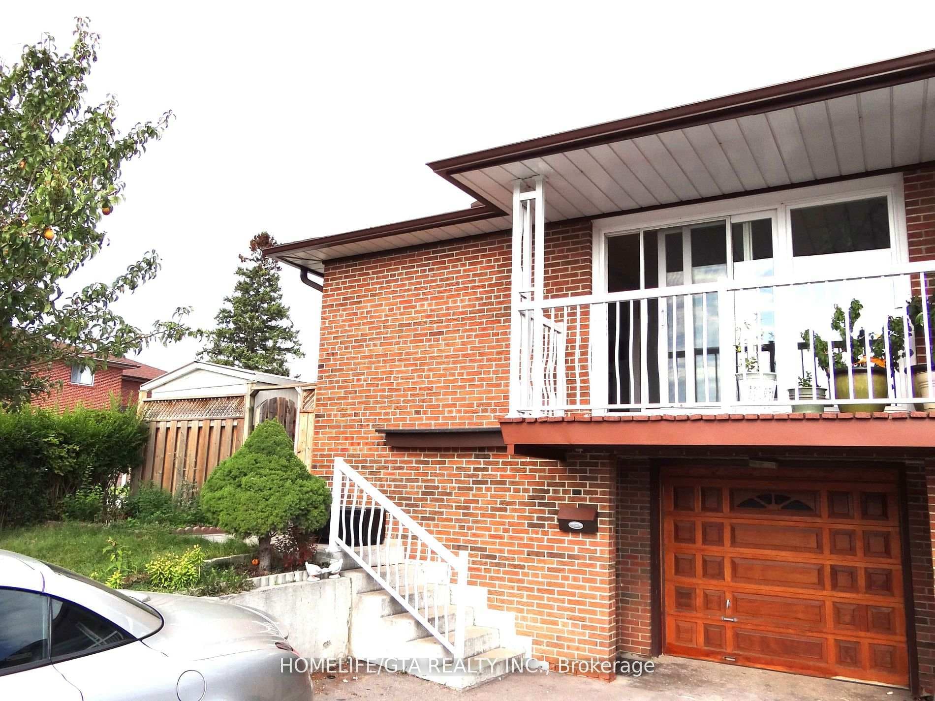 23 Paradelle Crescent photo 1