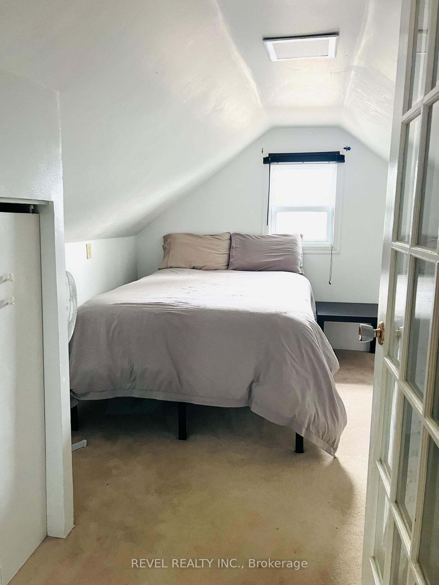 246 Laidlaw Street photo 19