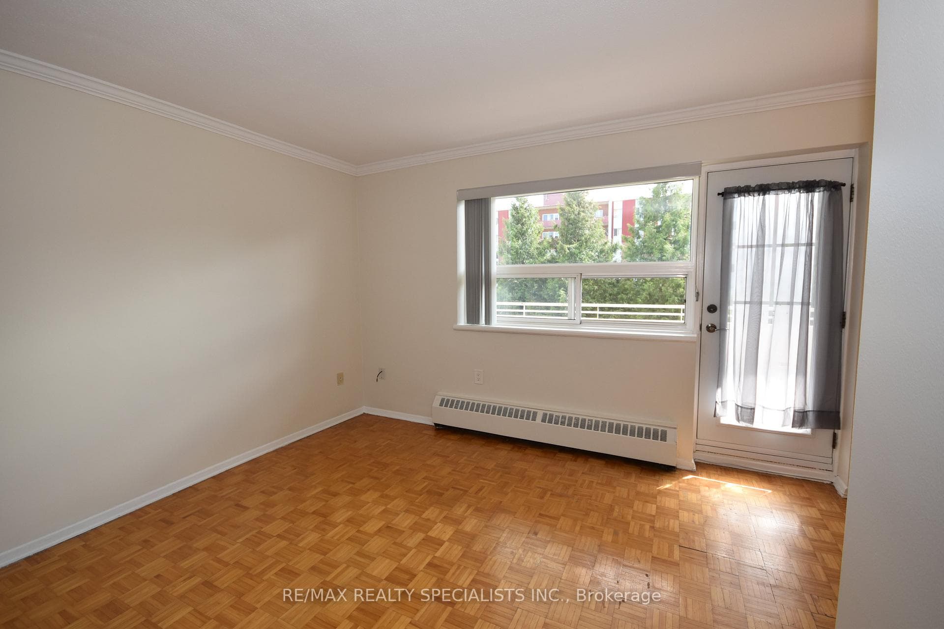 2485 WOKING Crescent Unit 209 photo 9