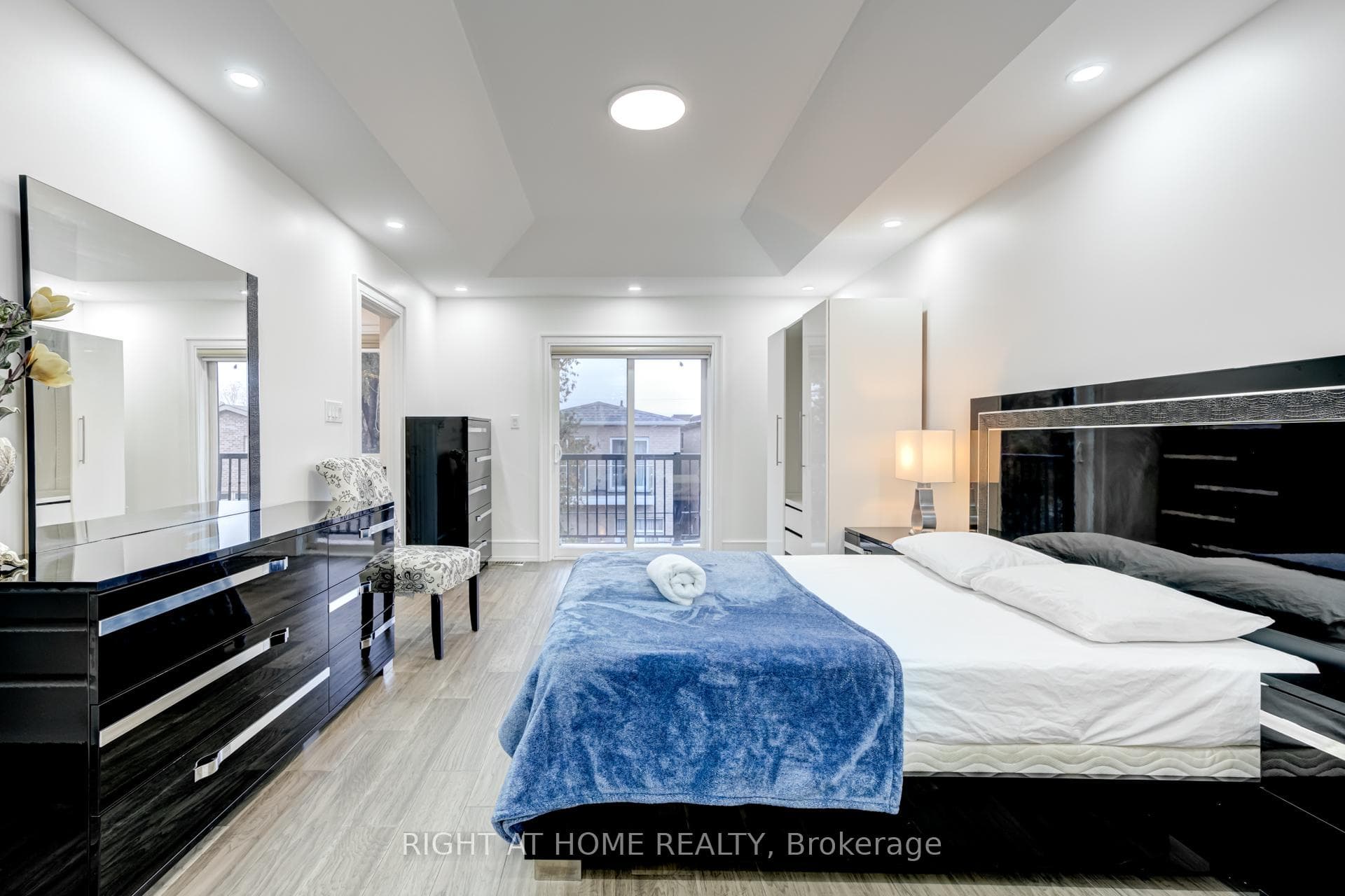438 Pharmacy Avenue photo 22