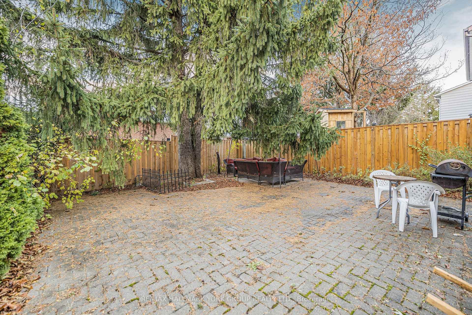 401 Handley Crescent photo 15