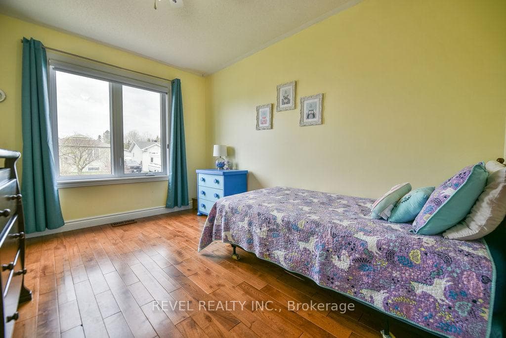 22 Kenneth Crescent photo 12