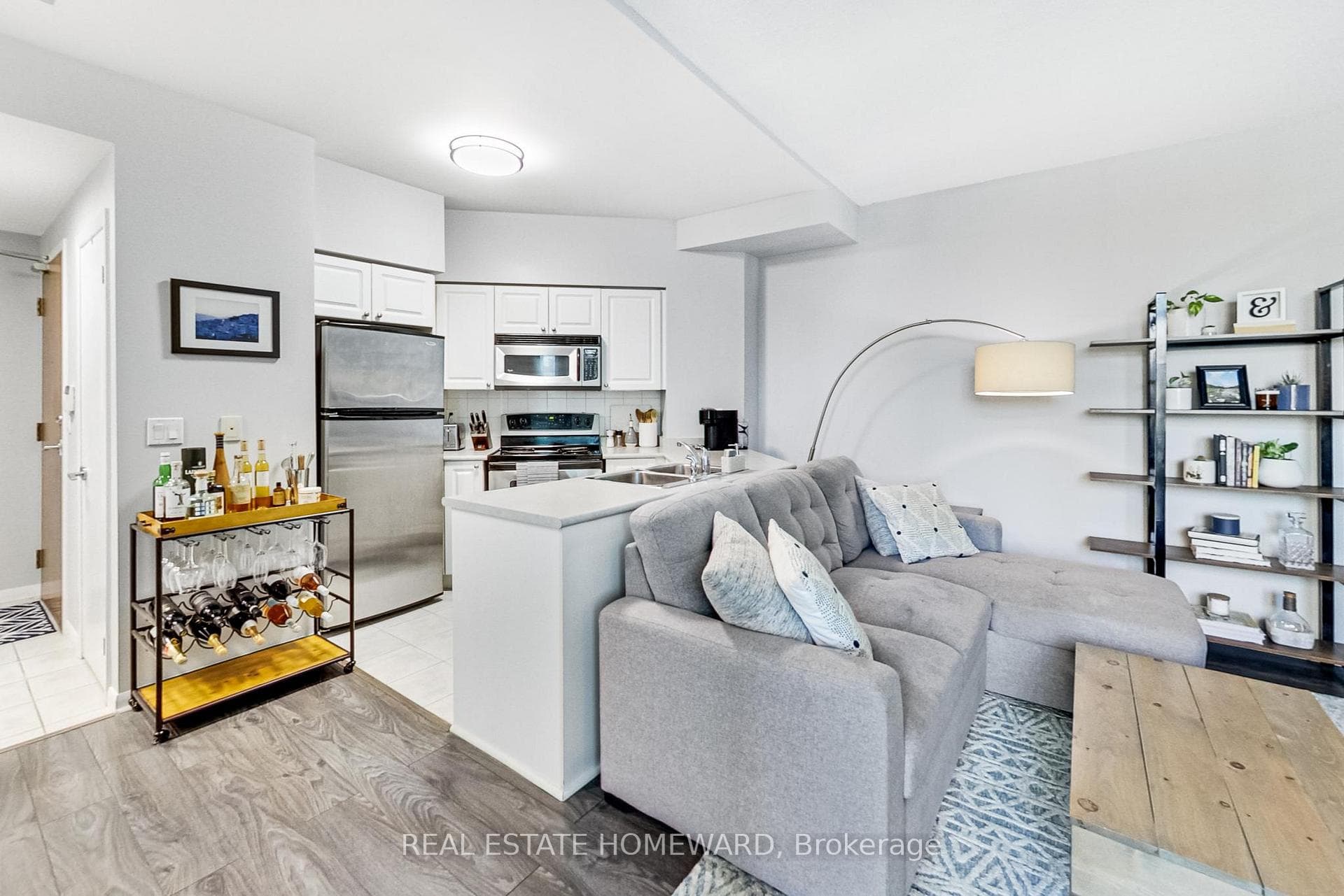 219 Fort York Boulevard Unit 720 photo 9