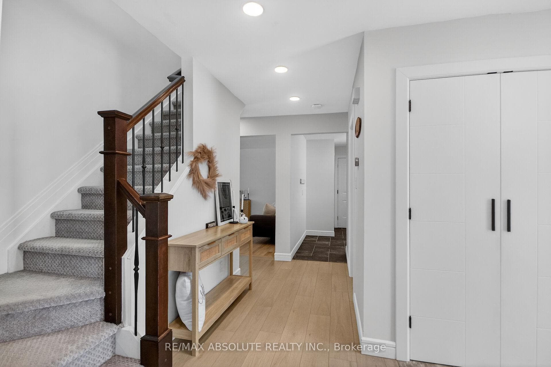 6560 Michelangelo Court photo 5