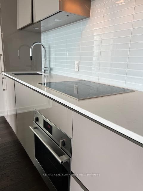 1 Yorkville Avenue Unit 3011 photo 6