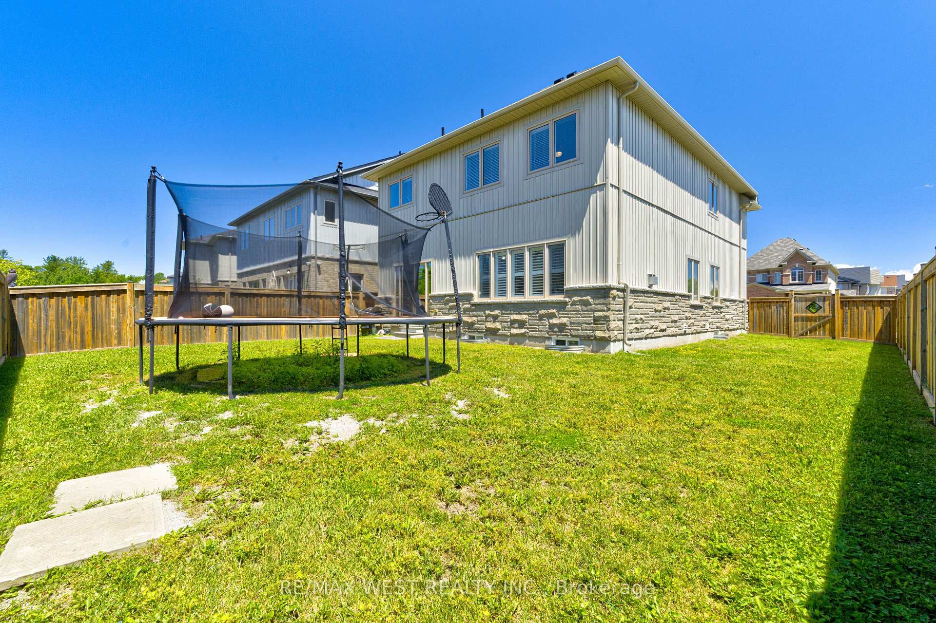 108 Decarolis Crescent photo 49
