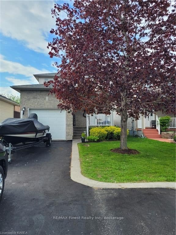 91 MCKEOWN Crescent photo 3