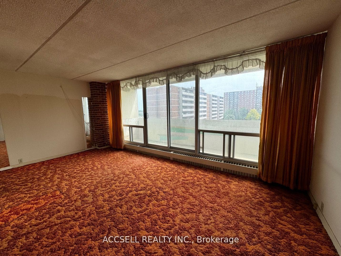 2 Glamorgan Avenue Unit 605 photo 6