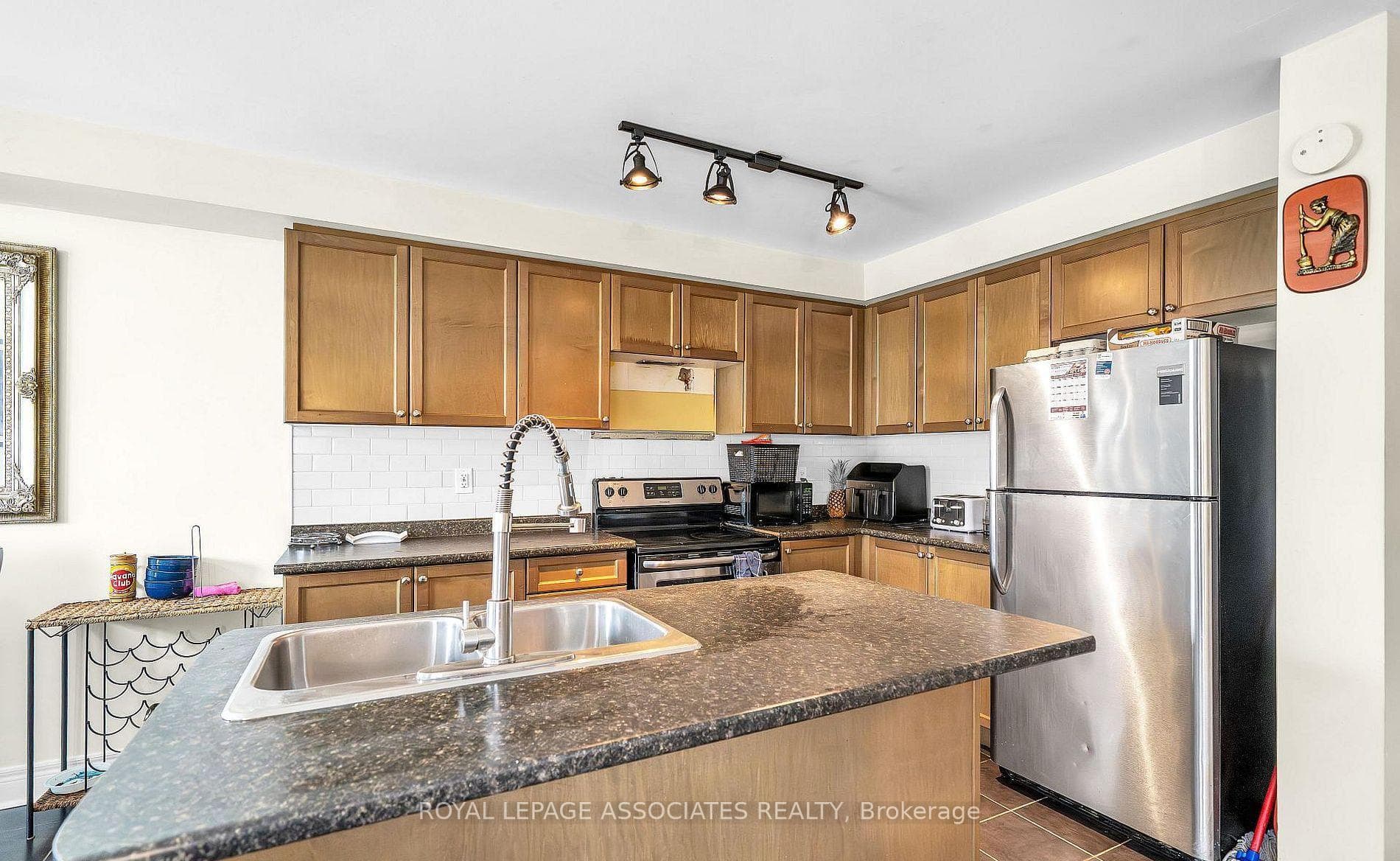 164 Dewell Crescent photo 5