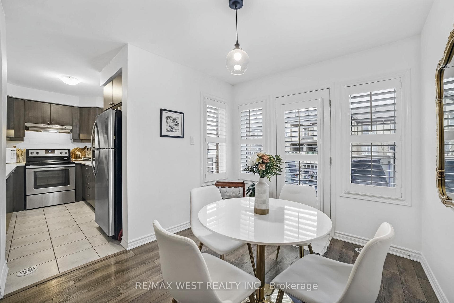 266 Casson Point photo 3