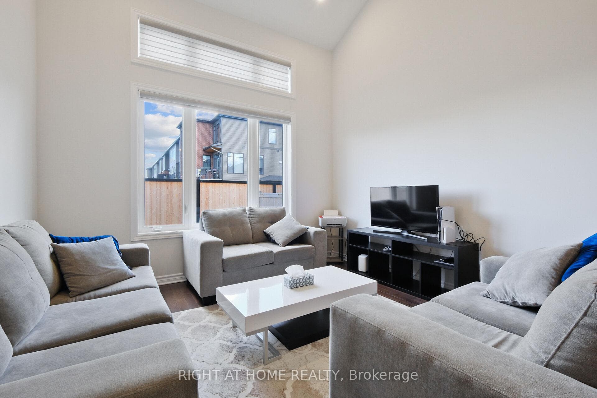956 Socca Crescent photo 17