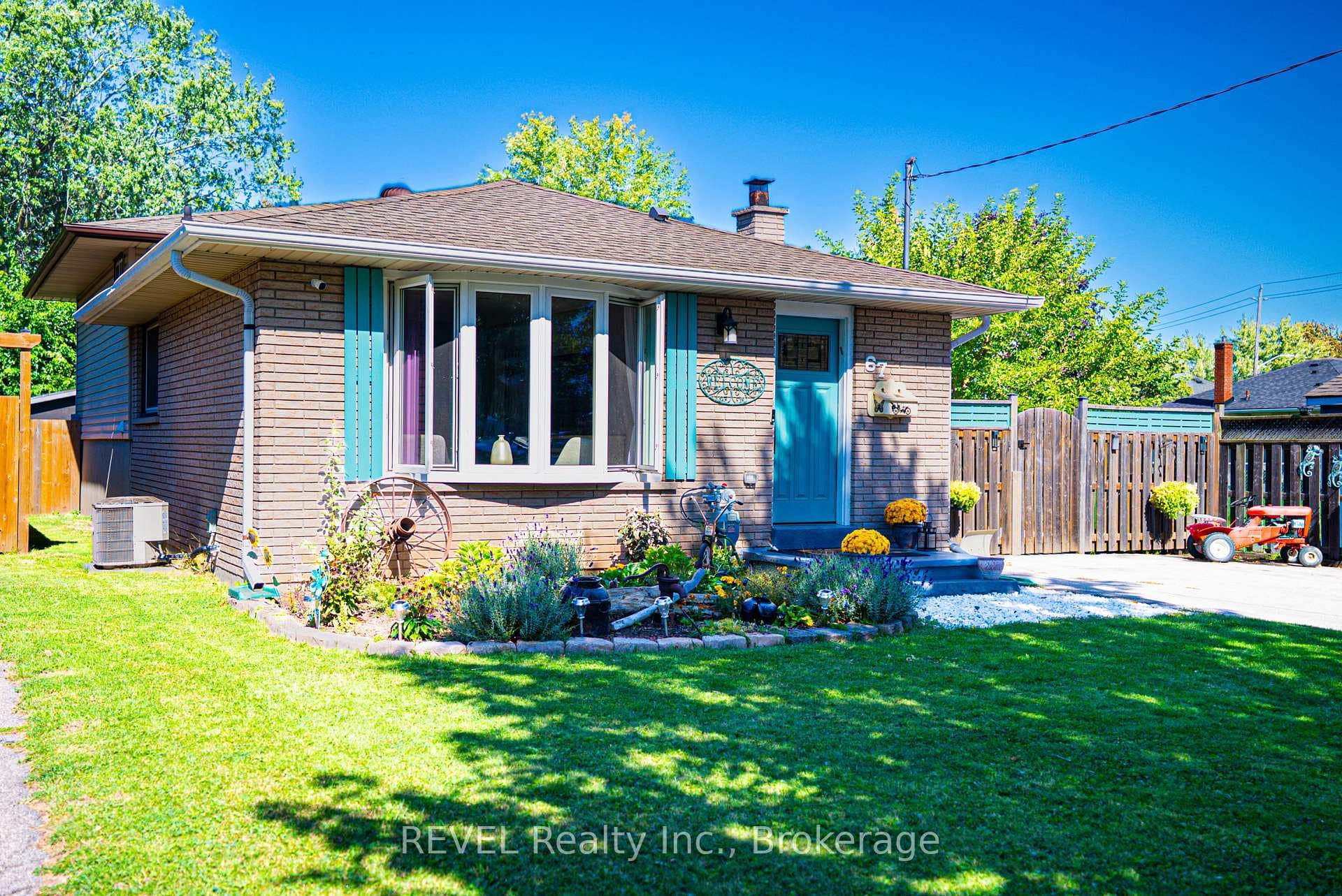 67 Louis Avenue photo 3