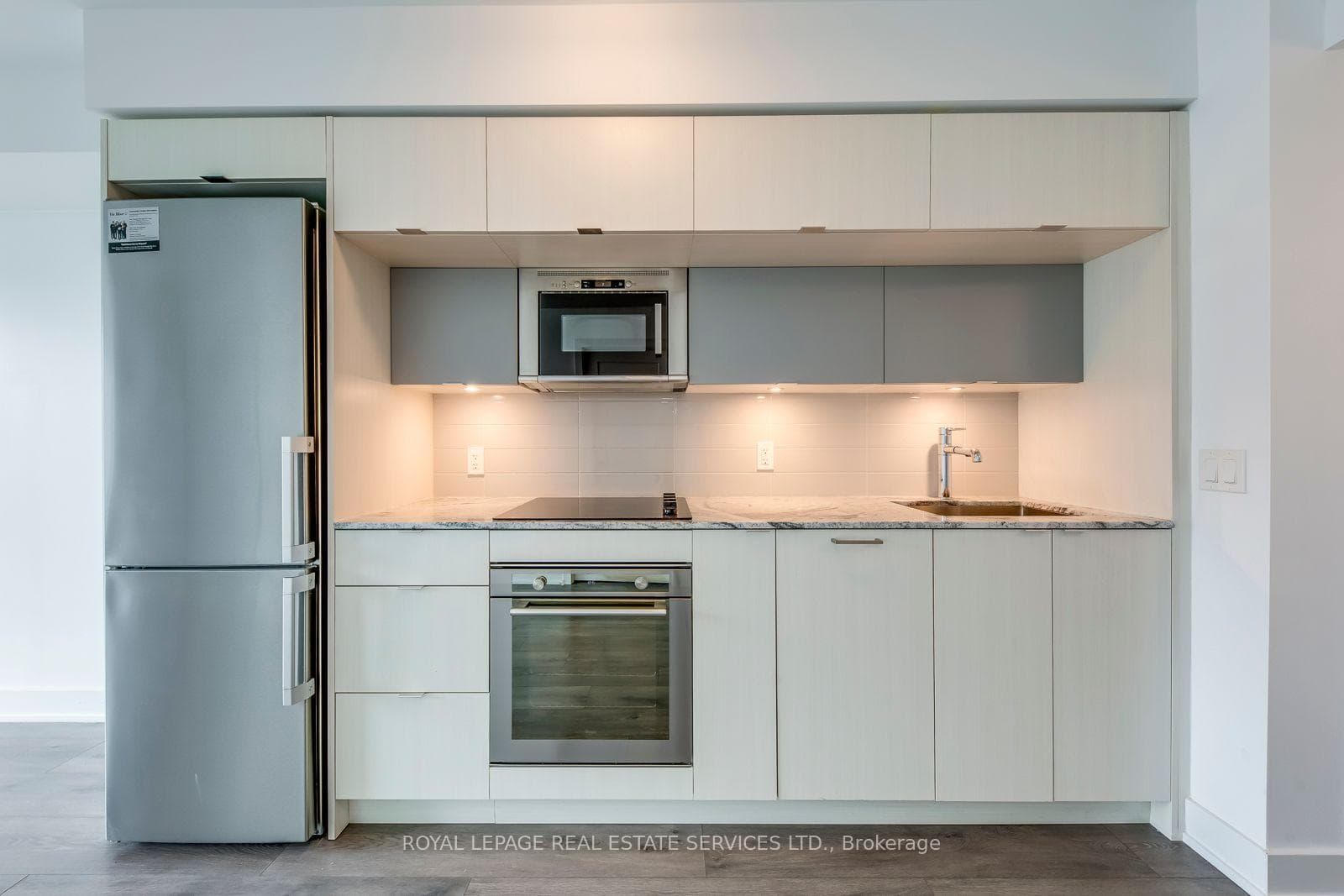 585 Bloor Street Unit 1320 photo 9