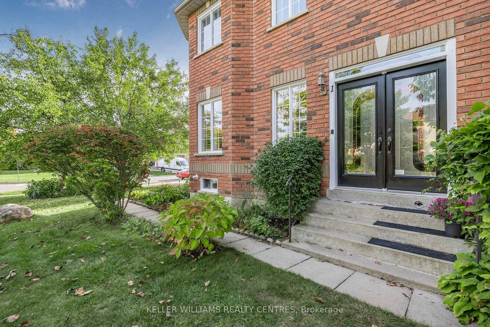 1 Silverdart Crescent photo 4