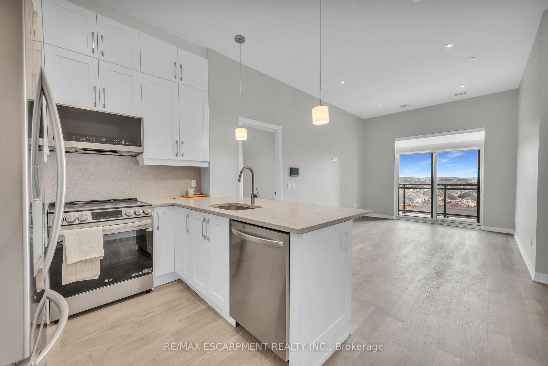 470 Gordon Krantz Avenue Unit 601 photo 8