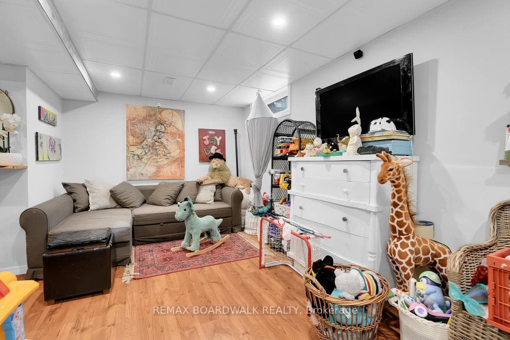104 Cheltenham Private Unit 3 photo 31