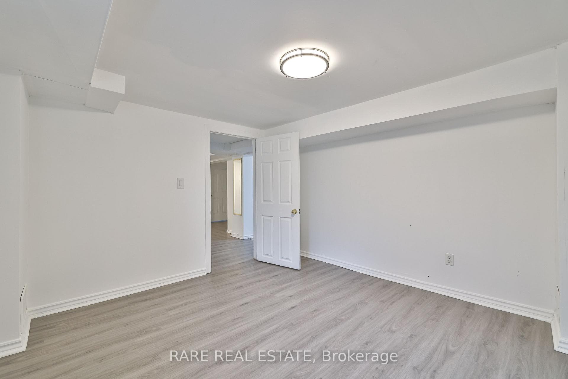 627 Sheppard Avenue Unit Basement photo 9