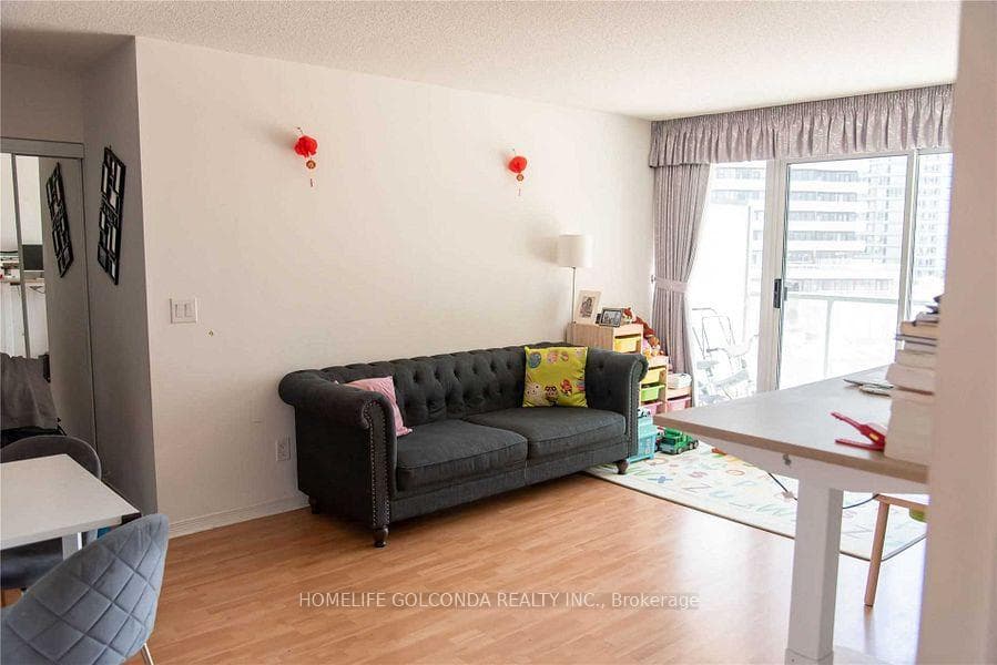 5500 Yonge Street Unit 505 photo 9