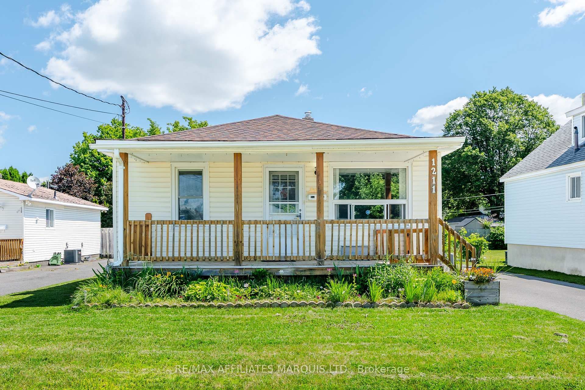1211 Churchill Street photo 2