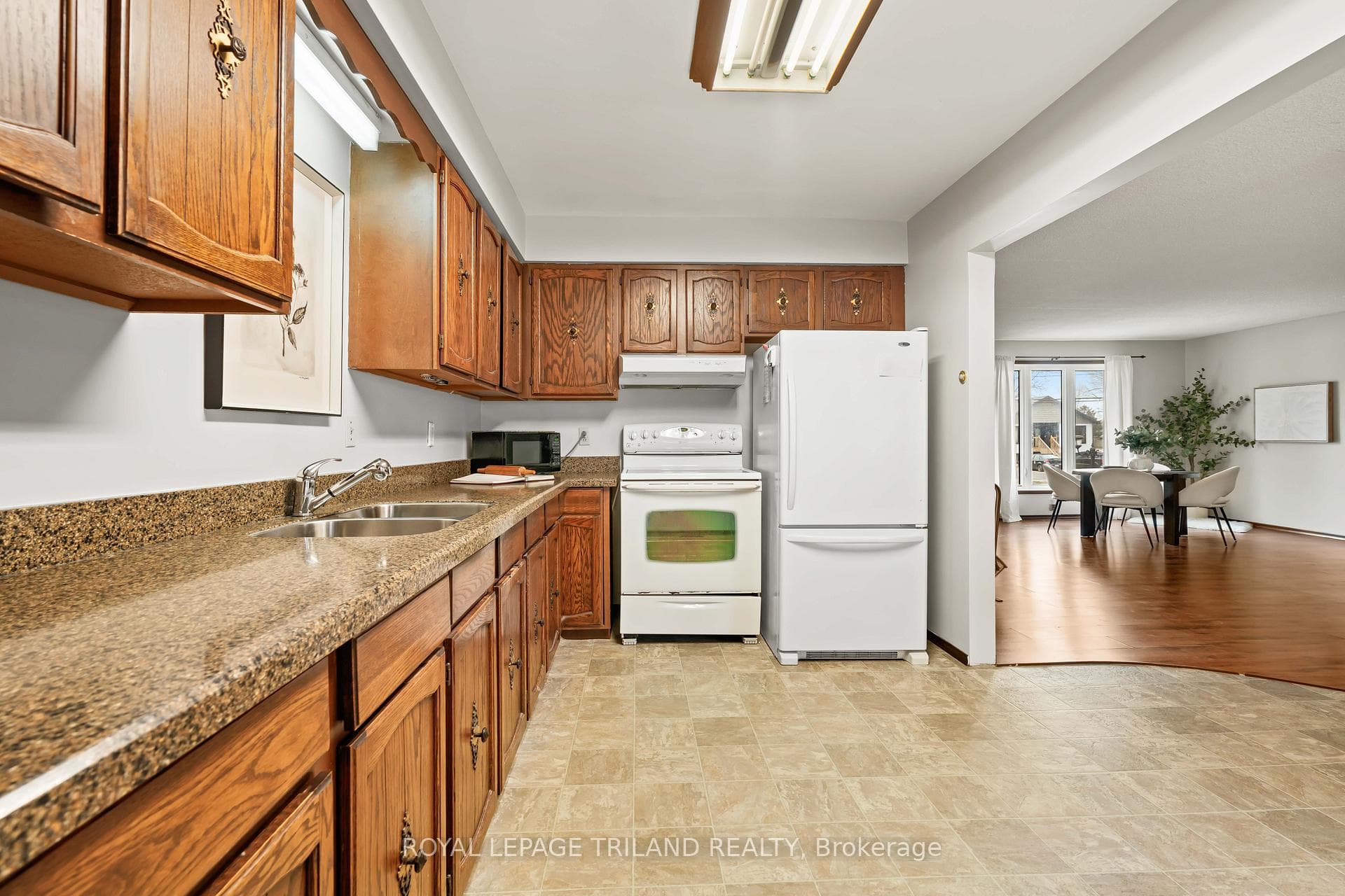 308 John Street photo 18