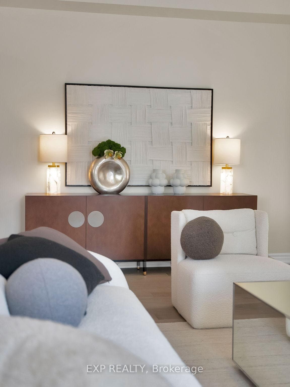 51 Living Crescent photo 11